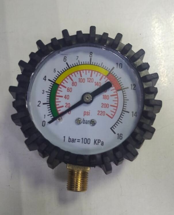 фото Манометр механический для пистолета подкачки,16 Атм/ в резиновой защите / резьба снизу М11х1/ радиальный
