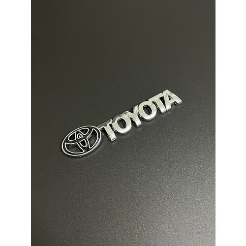 Шильдик TOYOTA на багажник автомобиля