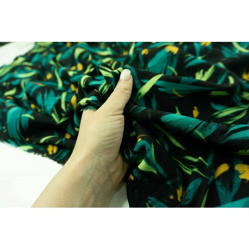 Ткань Вискоза мраморная изумрудные листья на черном 2,25 м. Ткань для шитья