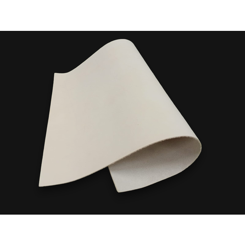 Кожа натуральная растительного дубления в листах 1.1-1.5 мм. А3. Цвет: нейтральный.