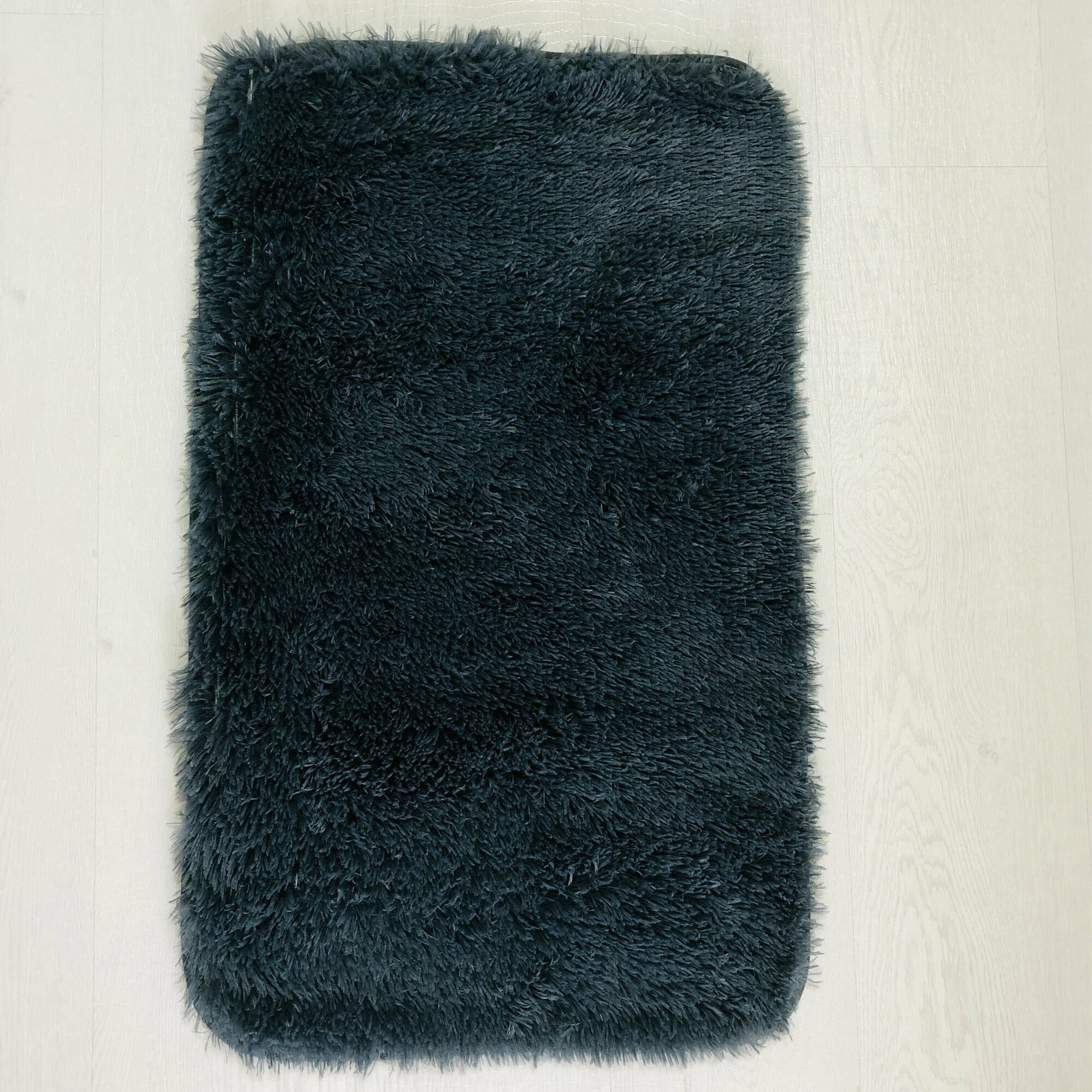фото Коврик прикроватный / Ковер пушистый / Ковер на пол 50х80 / Прикроватный коврик / Ковер темно-серый / Коврик в спальню / Коврик для ванной