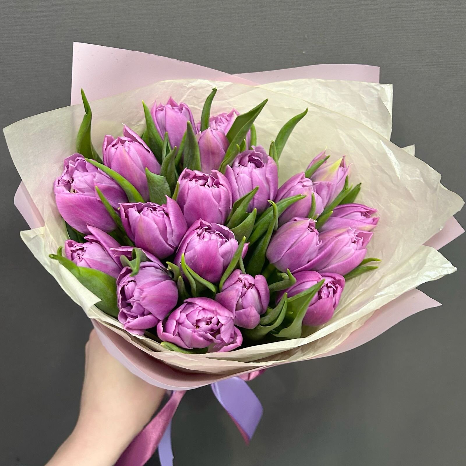 Букет из 19 пионовидных тюльпанов Дабл Прайс