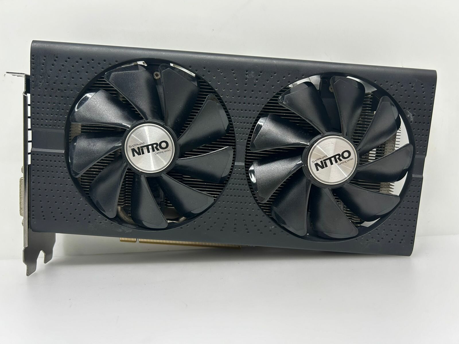 Видеокарта 8.0 Гб Sapphire Radeon RX 570 Nitro CN