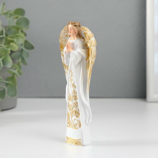 Сувенир полистоун "Девушка-ангел с золотым венком" белый 2.7х6.5х14.7 см
