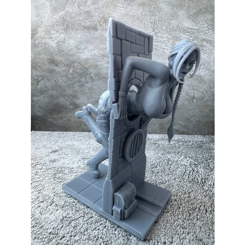 Lara Croft Tomb Raider Лара Крофт в стене фигурка (20 см / Серый (без покраски))