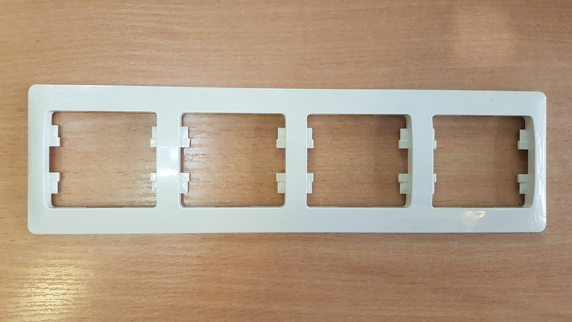 Рамка 000204 "Schneider Electric Glossa" четырехместная, горизонтальная, цвет бежевый