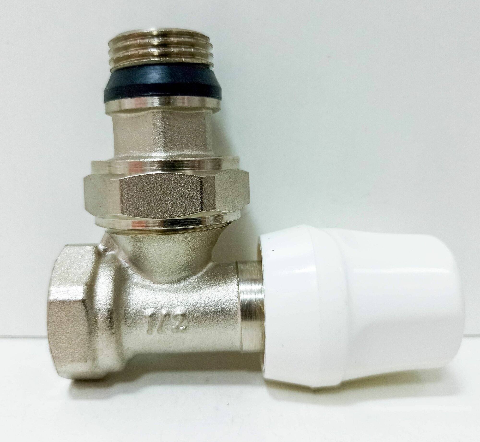 фото Кран радиатора регулировочный 1/2 угловой VALFEX (с доп. уплотнением) арт. VF.07. RN.04