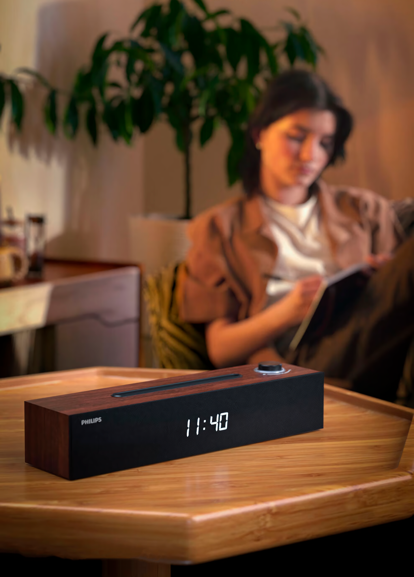 Беспроводная колонка Philips SPA380, с возможностью проводного подключения, дисплей с часами, Bluetooth 5.3 — фото 1