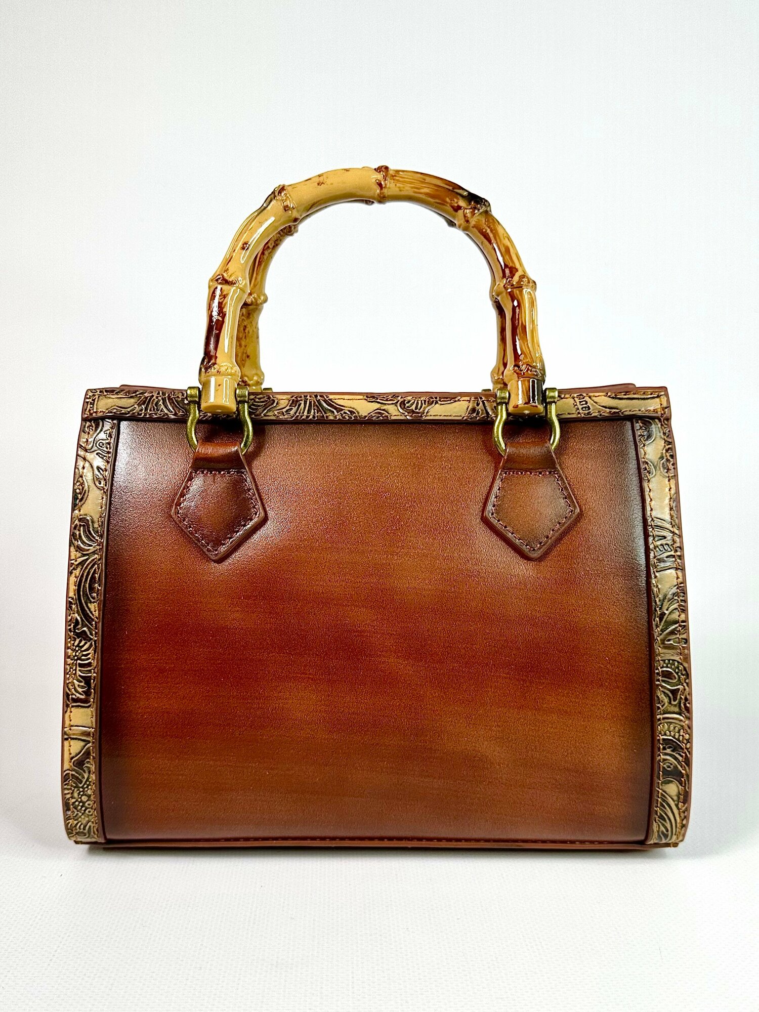 фото Женская светло-коричневая итальянская сумка кросс боди из натуральной кожи ручной работы с бамбуковыми ручками 83906