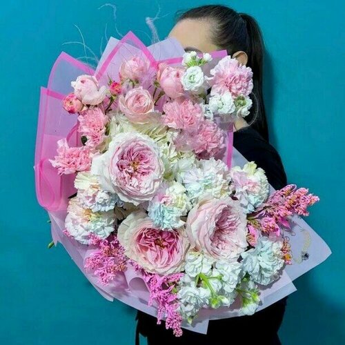 Букет нежный розовый из пионовидных роз и маттиолы. Авторский букет 669. Leora flowers дом цветочной моды Flawery