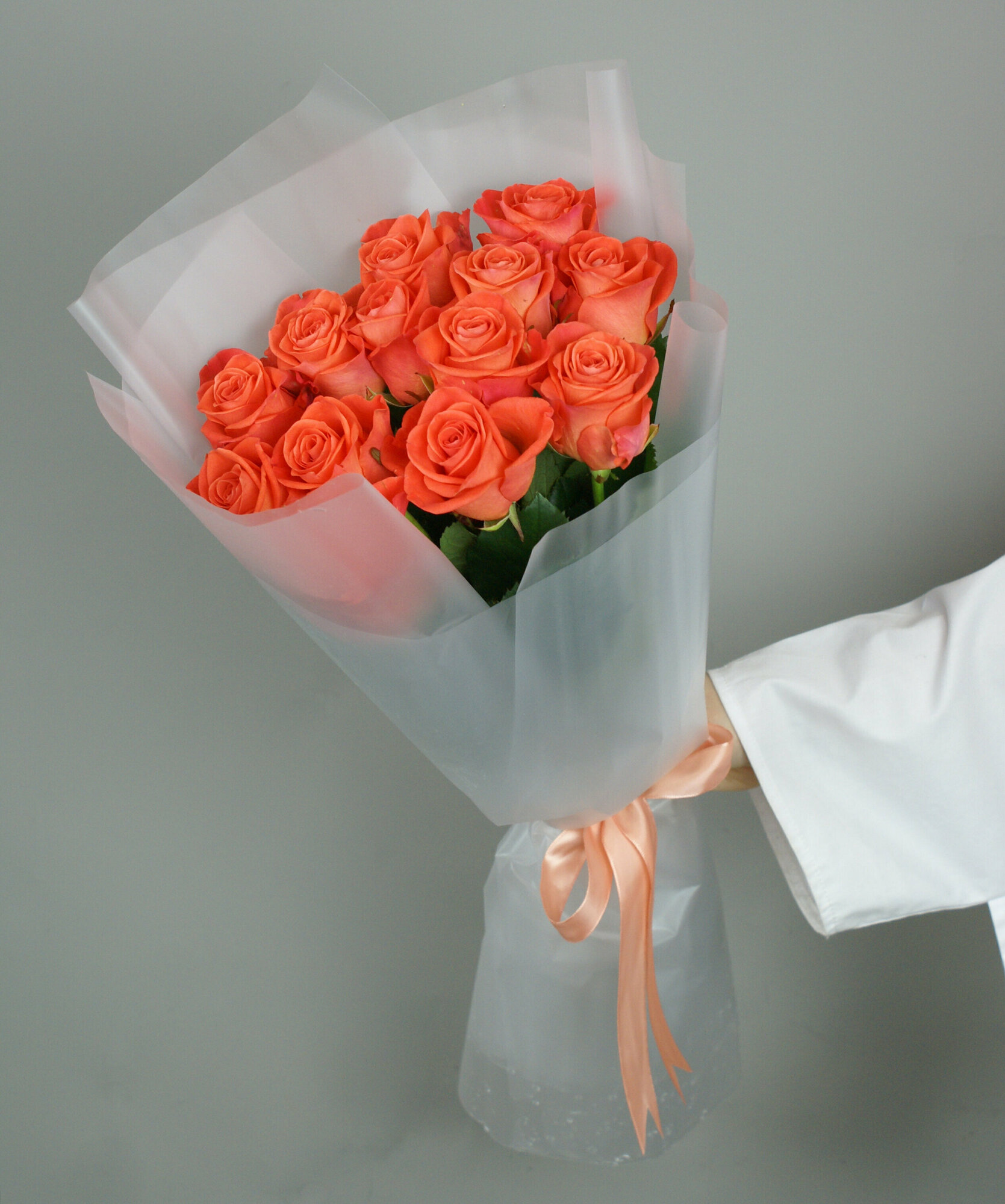 Розы оранжевые 29 штук сорт "Вау" букет 45 см
