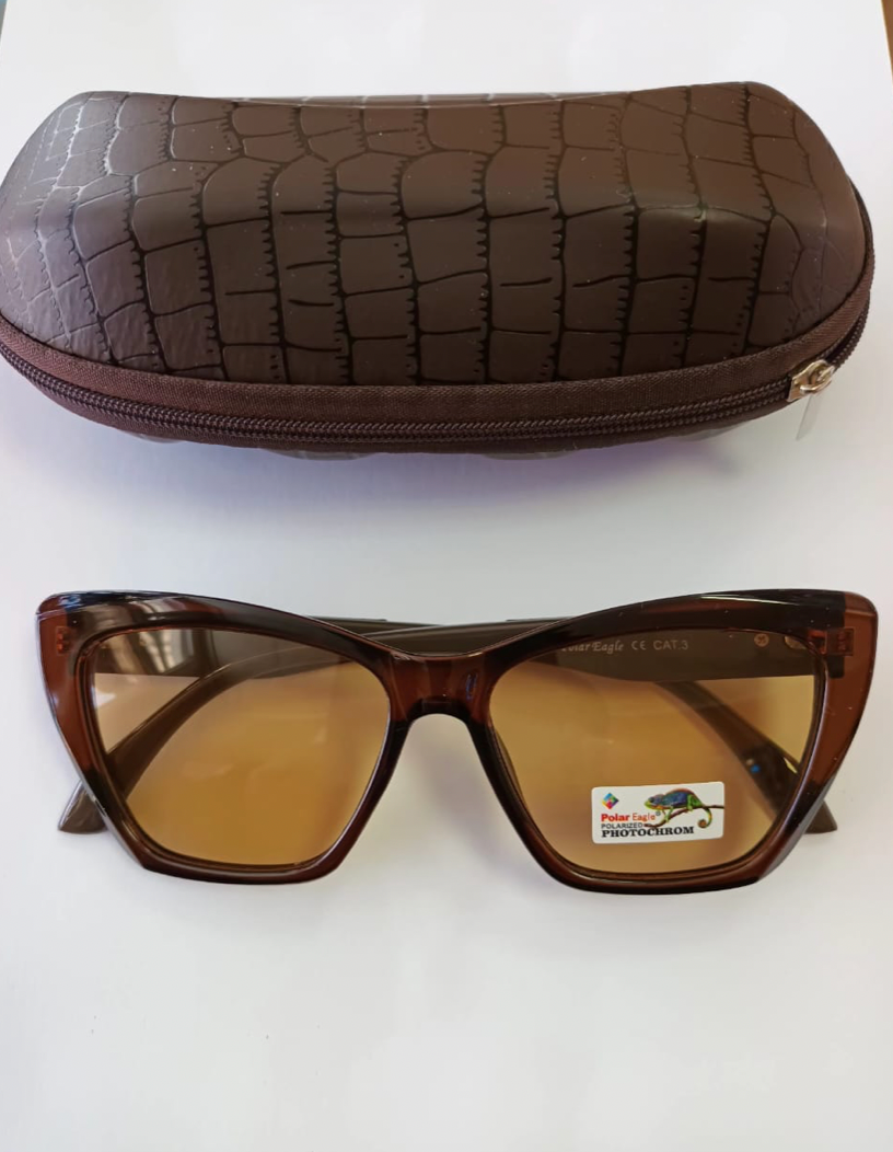 Очки Солнцезащитные, 3 в 1 фотохромные, поляризационные.100%УФО защита. Линзы пластиковые, коричневые. Оправа пластиковая, цвет коричневый. Форма бабочка.