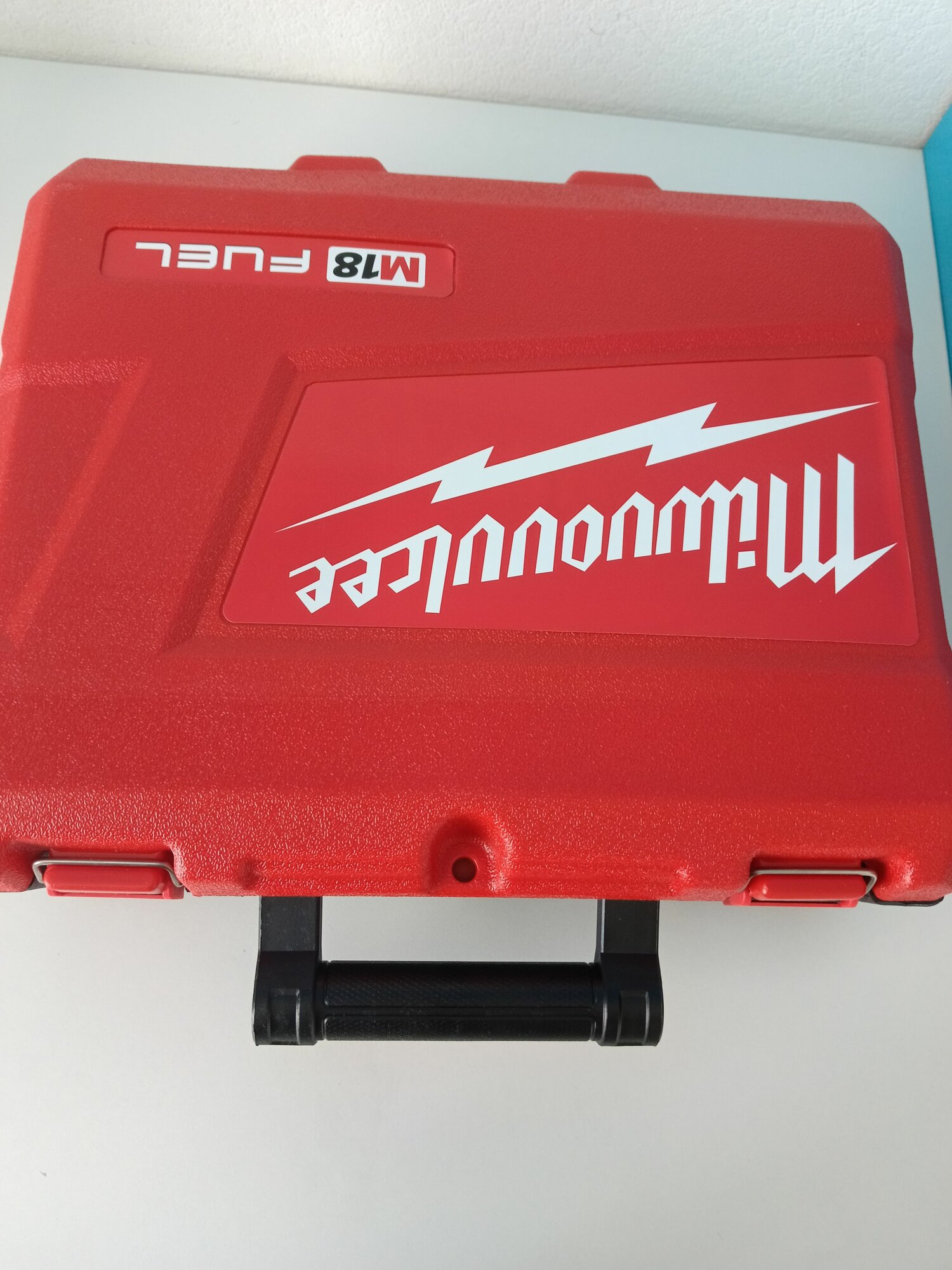 фото Milwaukee Дрель-шуруповерт 18 В, 100 Нм, 2 АКБ