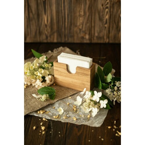 Салфетница светлая деревянная из массива дуба 145х50х100 мм