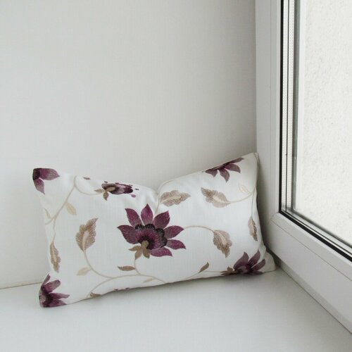 Декоративная подушка с вышивкой, с потайной молнией, 23х40 см, цвет-фиолетовый.