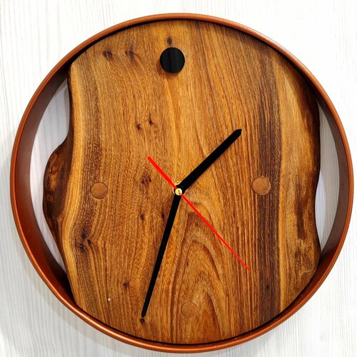 Часы настенные ручной работы в металлическом ободе 