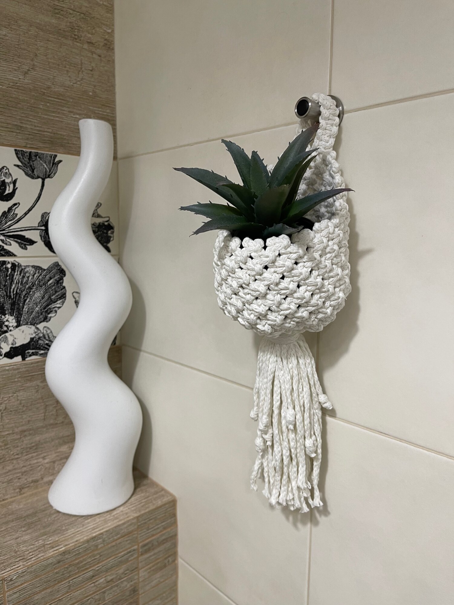 фото Кашпо на стену, декоративный подвес, макраме