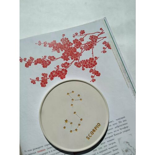 Интерьерная подставка скорпион