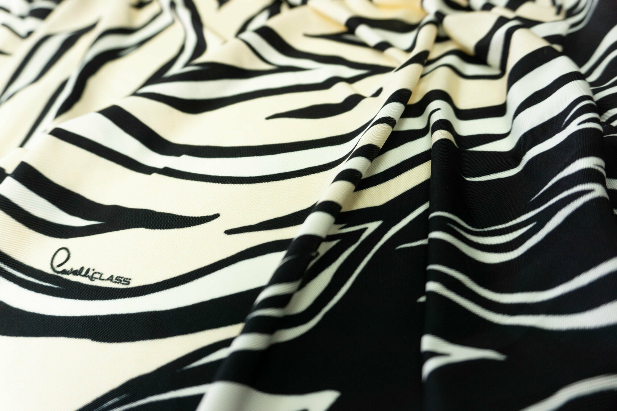 Ткань Трикоаж вискоза черно-белый тигриный принт купон 90 см. Ткань для шитья