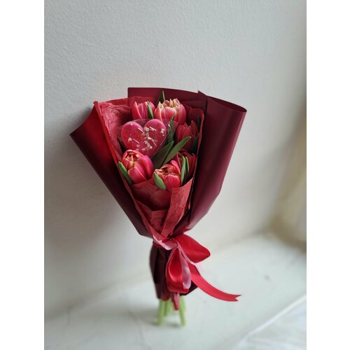 Пионовидные тюльпаны с сердцем к 14 Февраля