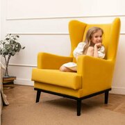 Кресло Оскар мягкое для отдыха в гостиную, на ножках, велюр желтый