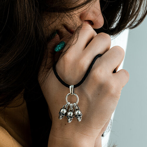 Подвеска Леона, серебро, 925 проба, чернение, оксидирование, размер 4 см., серебро