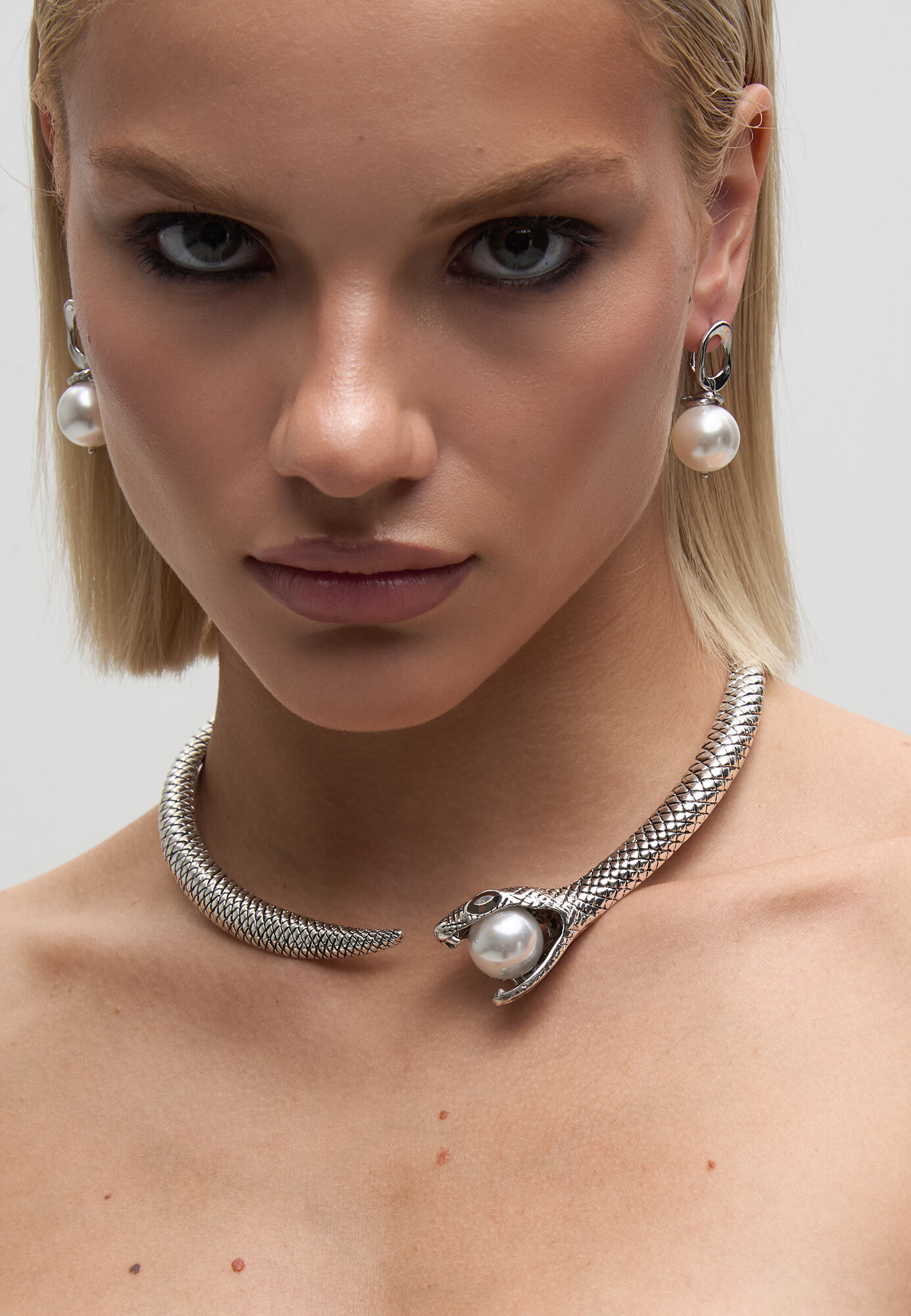 Колье YAROSLAVNA, стекло, длина 45 см, серебристый — фото 1