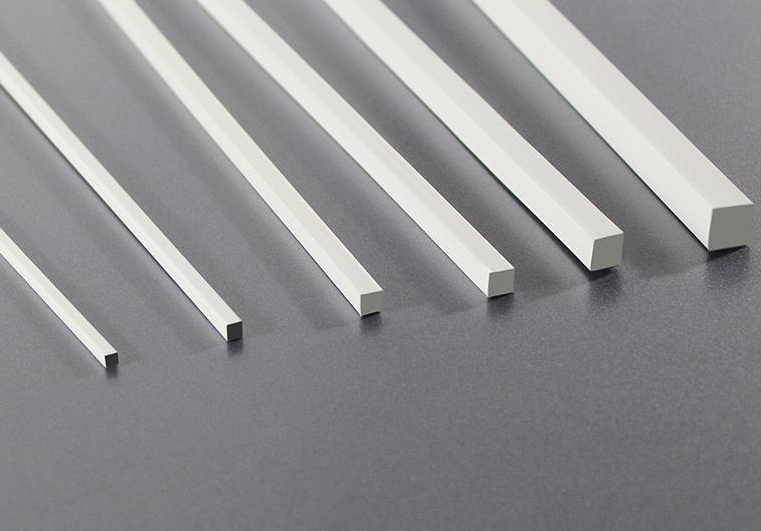 Пластиковые стержни (прямоугольного сечения), белые, ABS, 1.5х4 мм (длина 500 мм), 5 шт.
