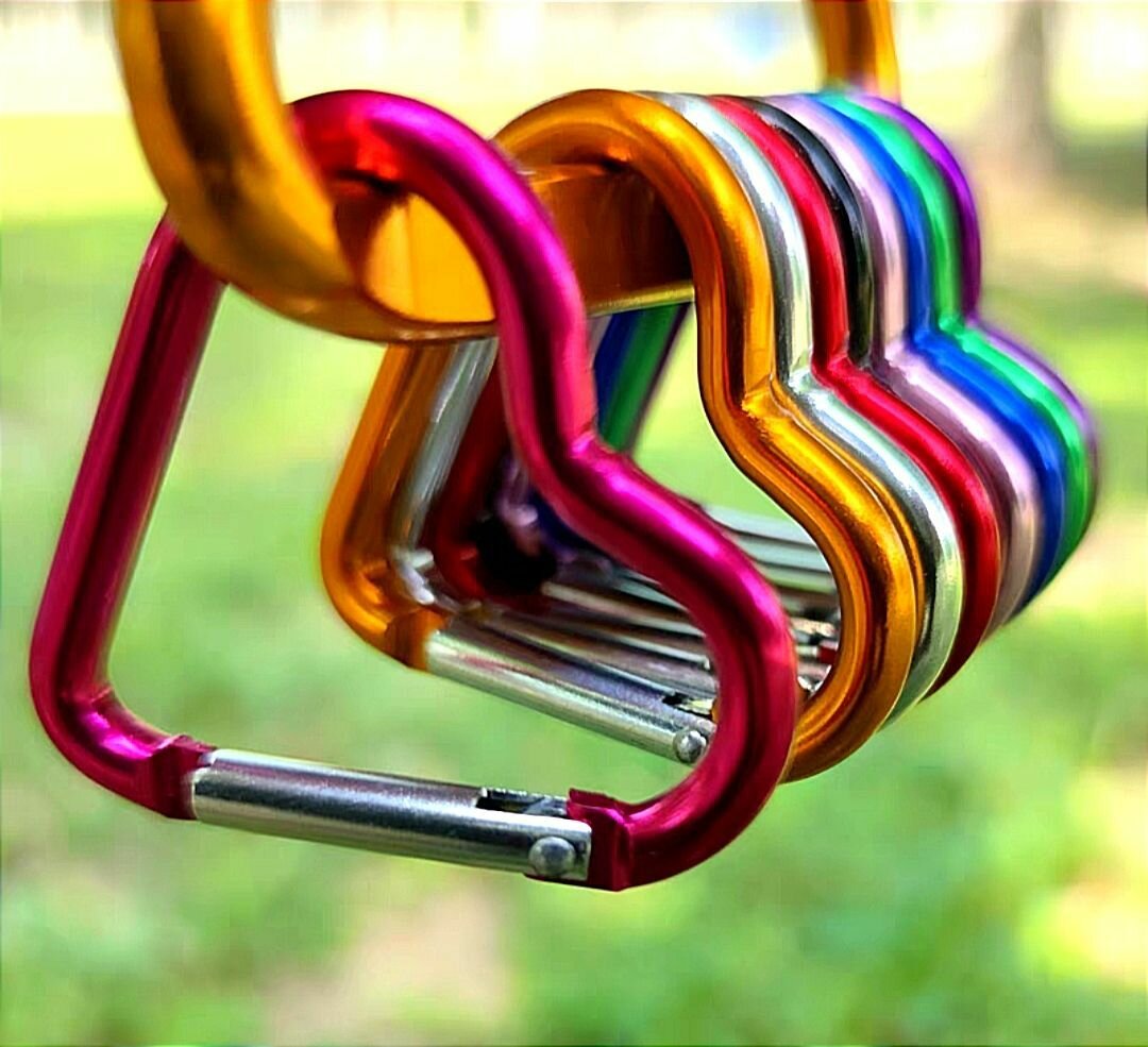 Карабин алюминиевый разноцветный 4 см 10шт (сердце)