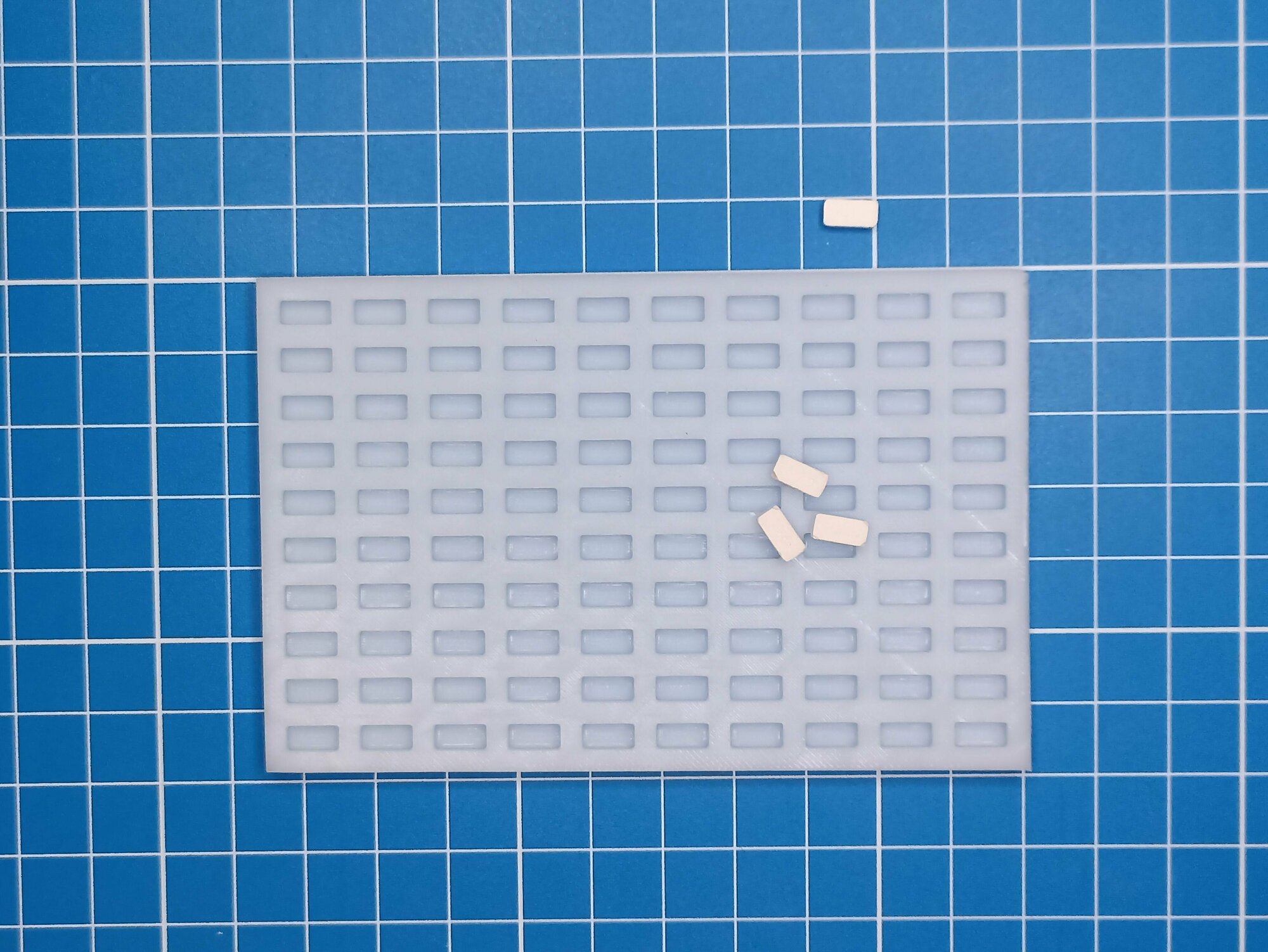 Силиконовая форма для мини кирпичиков строймини масштаб 1:35, 100 шт, миниатюра, макет, диорама