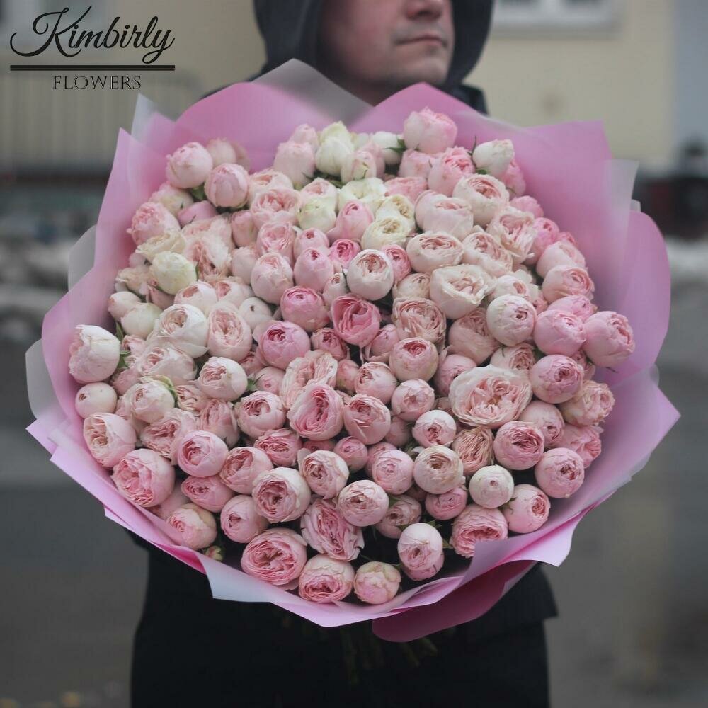 Большой букет живых цветов из роз, цвет розовый светлый, 51 шт, кустовые пионовидные розы Мэнсфилд арт 220