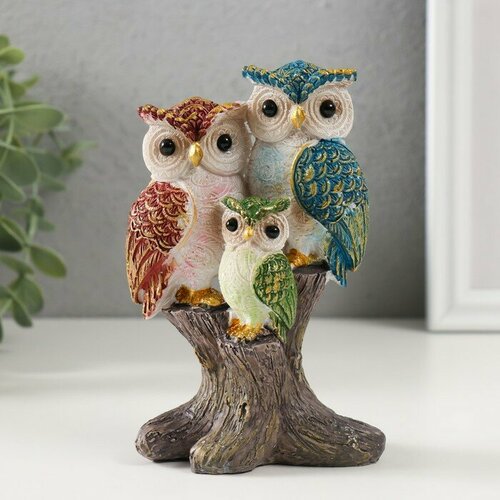 Фигурка полистоун Семья цветных филинов на пне 52813 см 737₽
