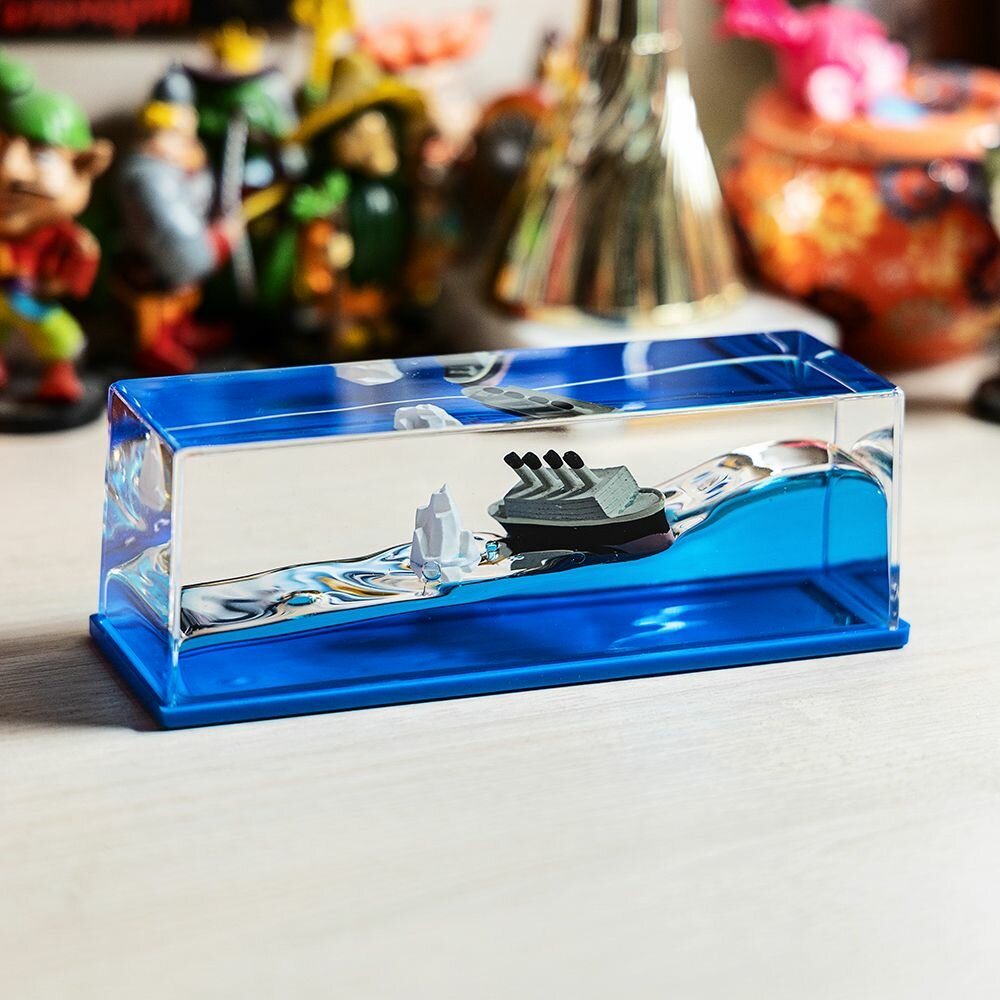 Игрушка декоративная корабль с айсбергом