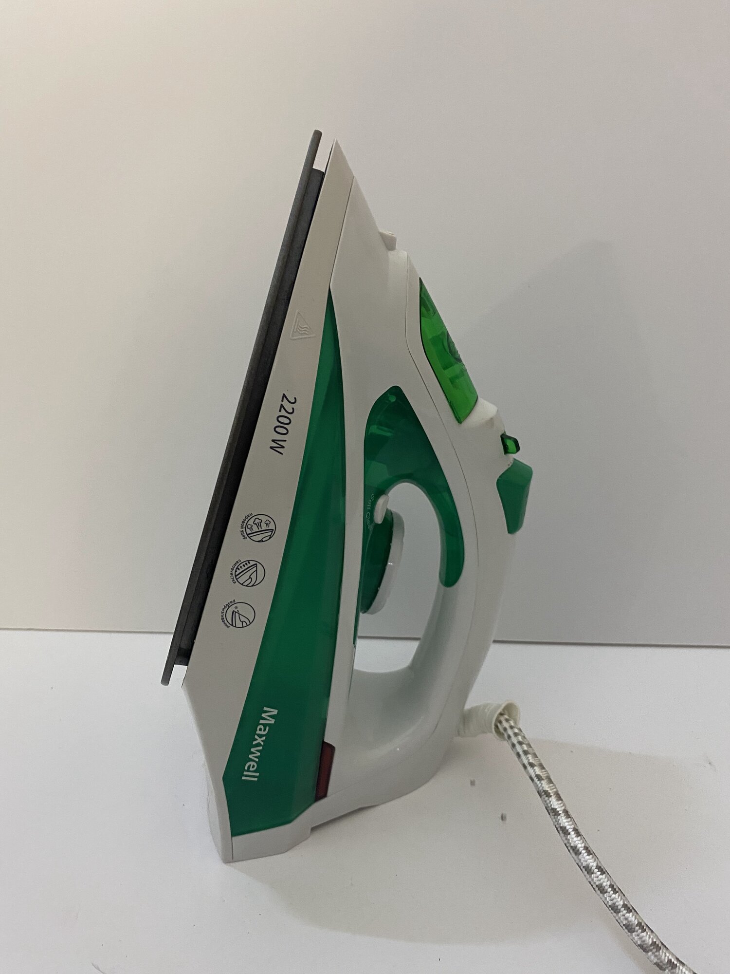 Утюг Maxwell MW-3036 G, зеленый/белый