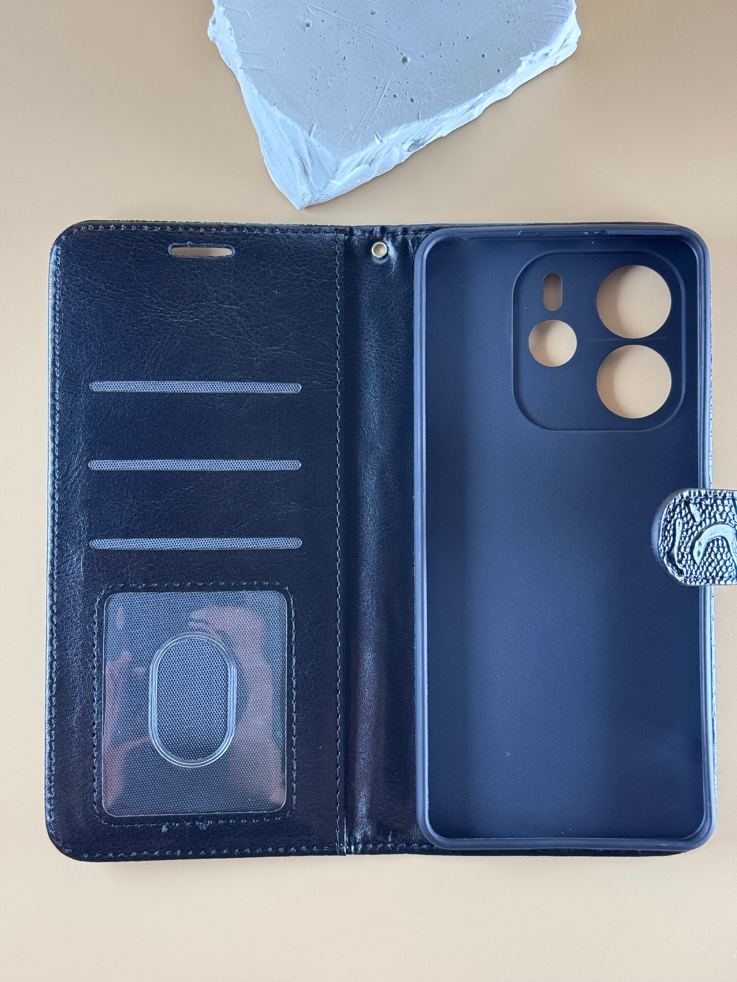 Чехол-книжка на Redmi Note 14 4G/Чехол Редми Нот 14 c магнитной застежкой, c хлястиком, отделением под карты, змея, черный — фото 1