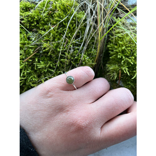 фото Кольцо true stones, нефрит, размер 16, зеленый