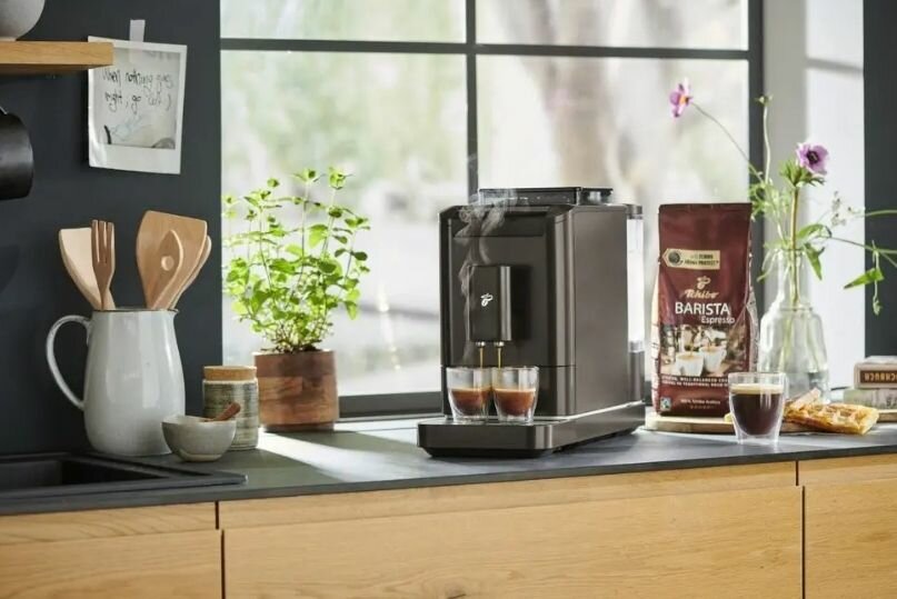 Кофемашина автоматическая Tchibo Esperto Latte 1470 Вт, черный - фотография № 6