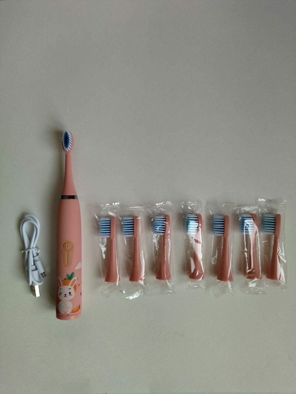 Мягкая зубная щетка с 8 насадками / Для чистки зубов мальчикам и девочкам / Очищение полости рта