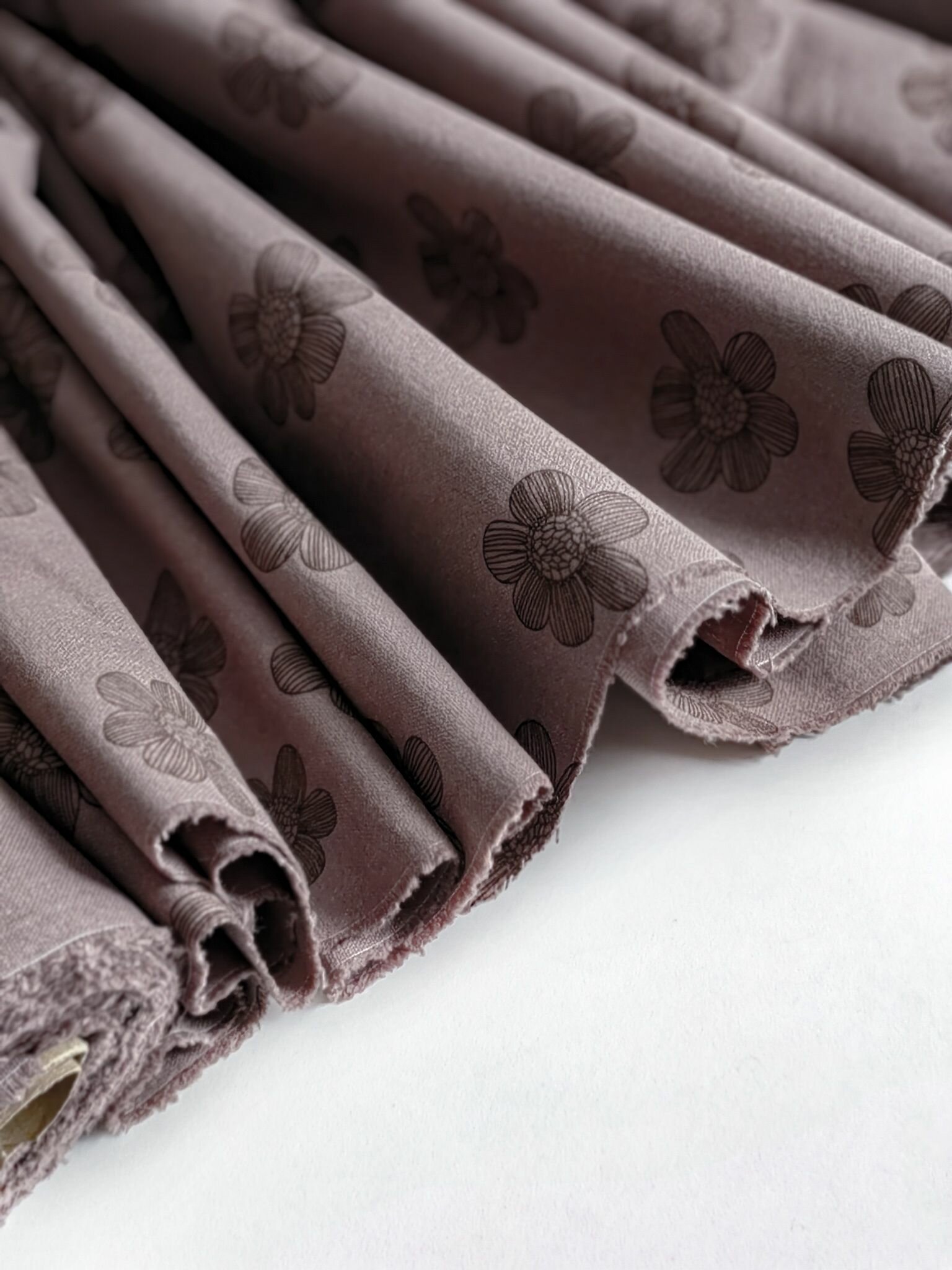 Фланель фиолетово-коричневая в цветочек 100х148 см