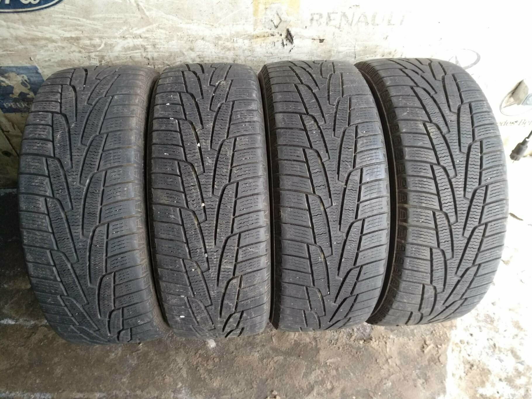 Шины Kumho I'Zen KW31 235/55 R17 99R БУ Зимние нешипованные