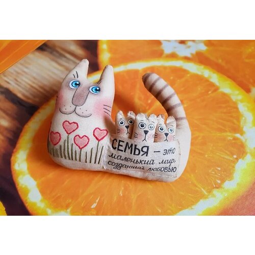 Кошка с котятами 