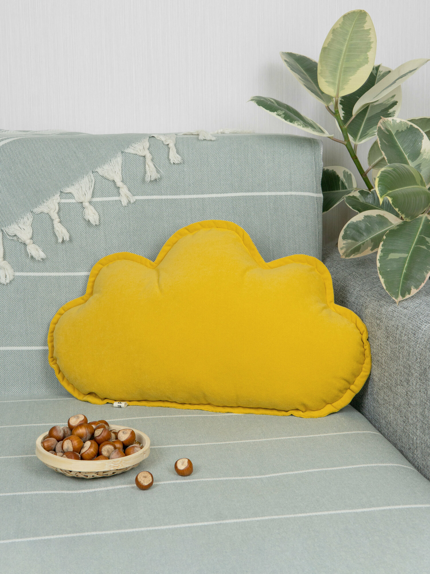 Подушка декоративная Облако (облачко) велюр, 45х30, цвет горчичный