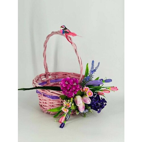 Пасхальная композиция с искусственными цветами, корзина с цветами