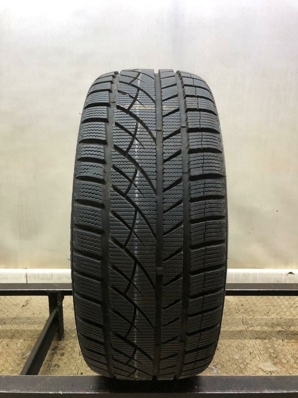 Jinyu Winter YW52 215/45 R17 БУ Шины Зимние