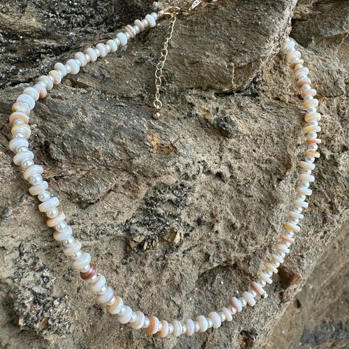 Колье Редкая птица, жемчуг культивированный, перламутр, длина 39 см, пыльная роза, бежевый