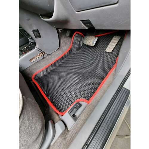 Водительский коврик ЕВА (EVA, ЭВА, 3Д) с бортами /Geely Coolray 2018-н. в. / Джили Кулрей левый руль / черный сота с красным кантом