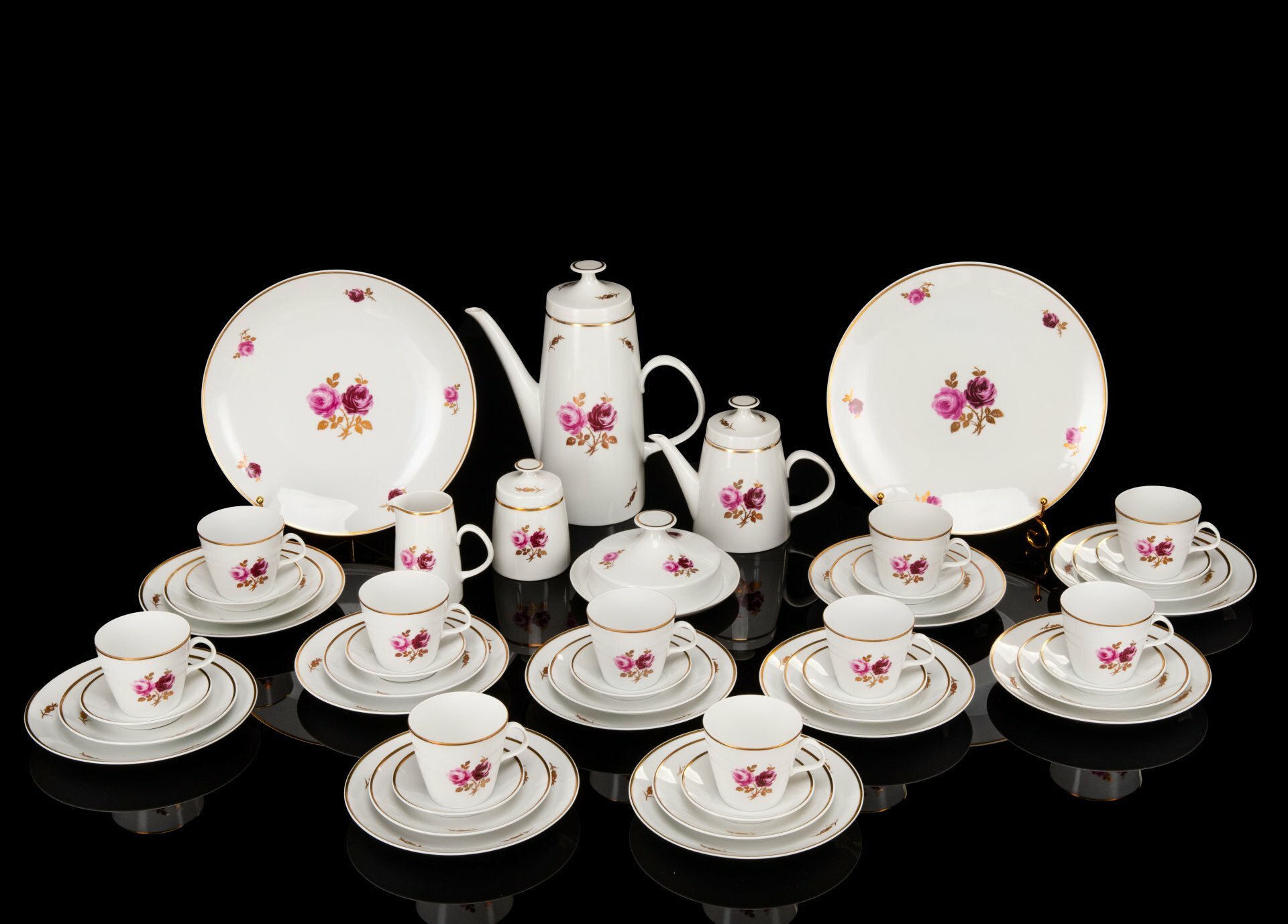 Сервиз чайно-кофейный с декором в виде роз на 10 персон (47 предметов), фарфор