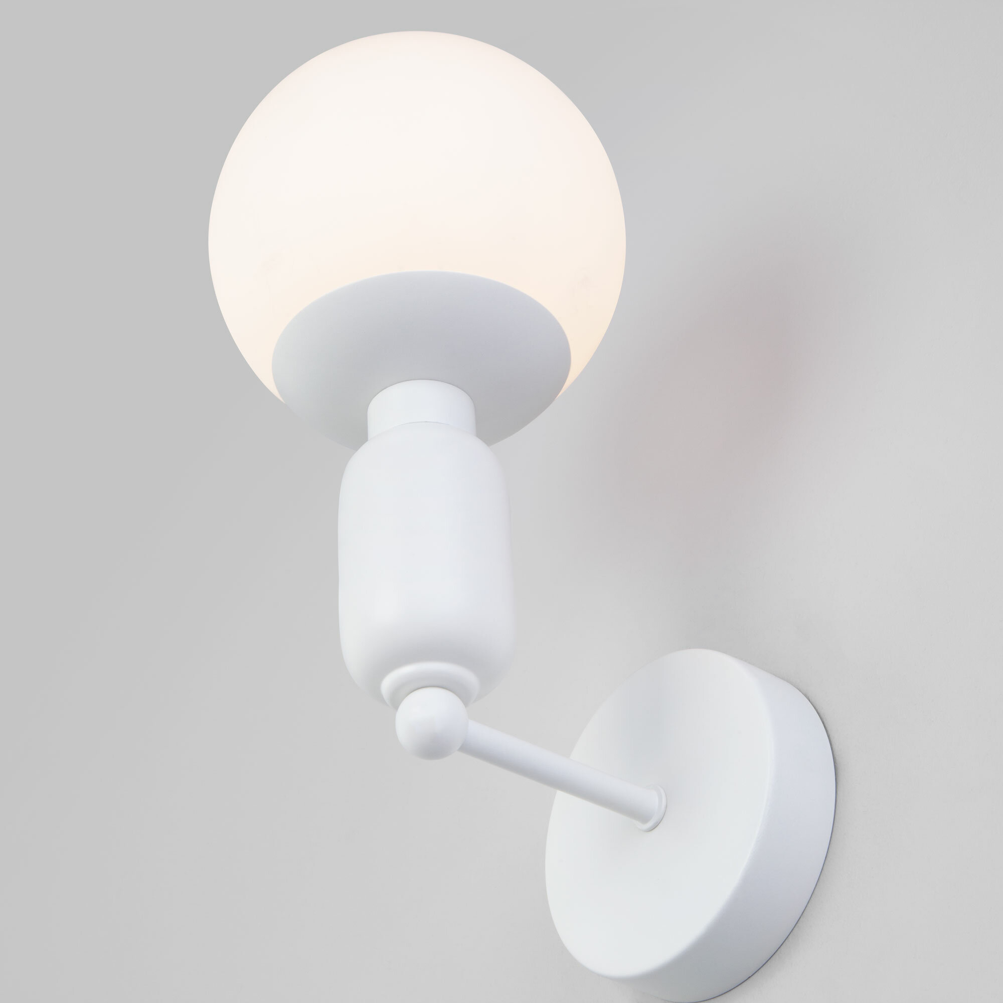 Бра / Настенный светильник со стеклянным плафоном Eurosvet 50251/1 белый
