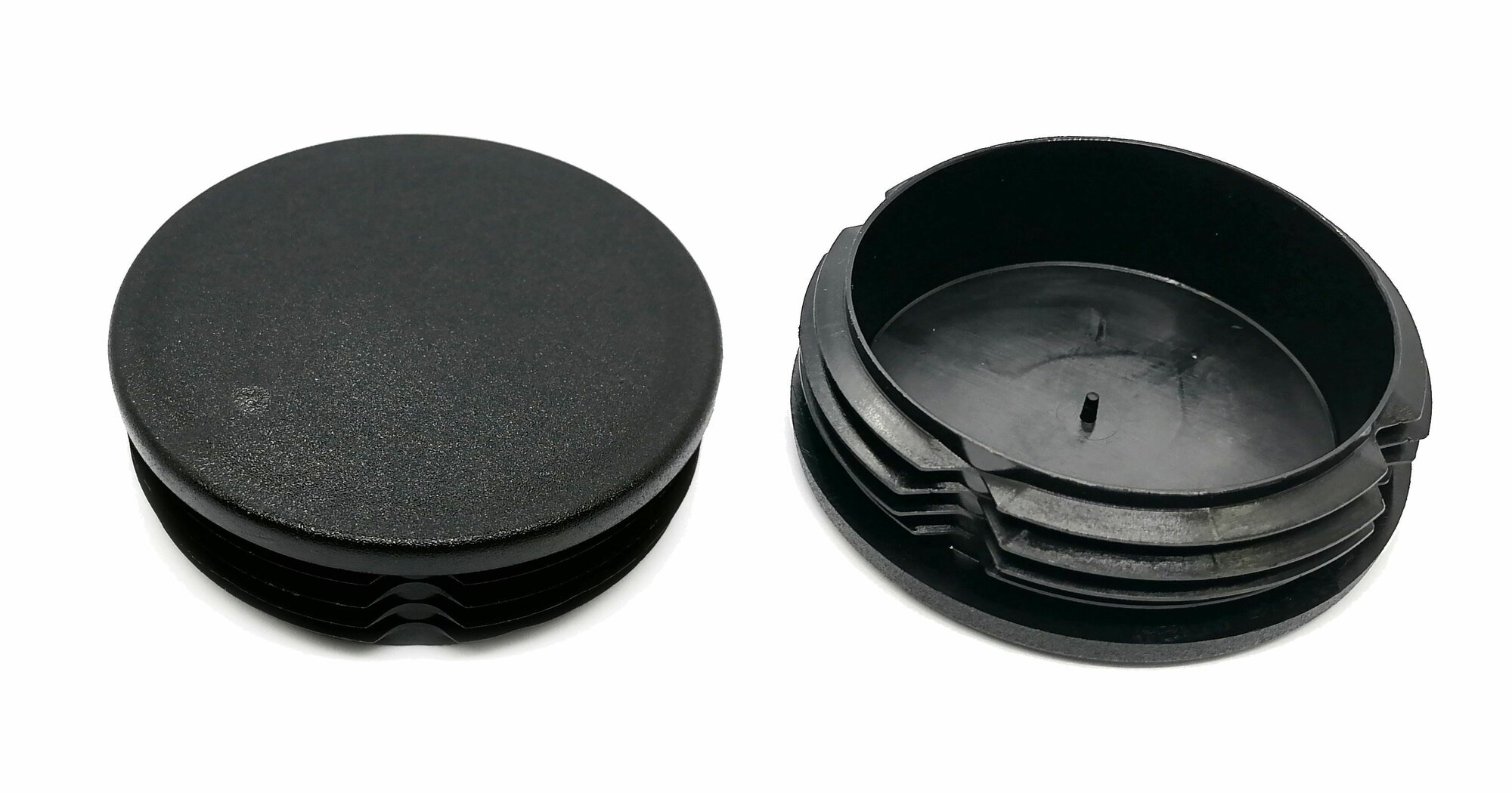 Заглушка для круглой трубы с внешним диаметром 90мм и диаметром отверстия 80-87мм, пластиковая, 2шт.