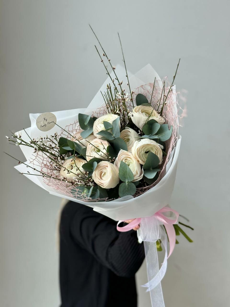 Нежный букет с ранункулюсами